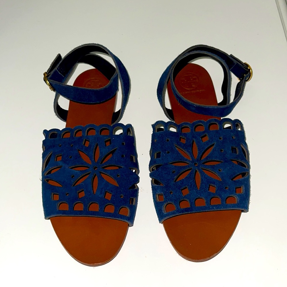 ✨Tory Burch May Navy Blue Perforated Ankle Strap✨